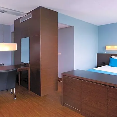 Park Plaza Amsterdam Airport 4*