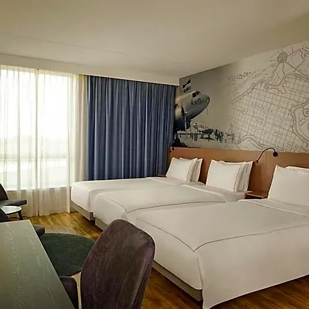 Park Plaza Amsterdam Airport 4*