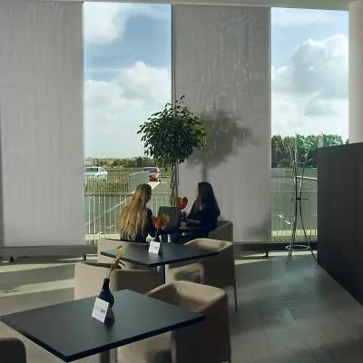 Отель Park Plaza Amsterdam Airport Лейнден